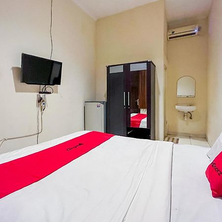Hotel OYO 138 Graha 99 Surabaya Exterior foto