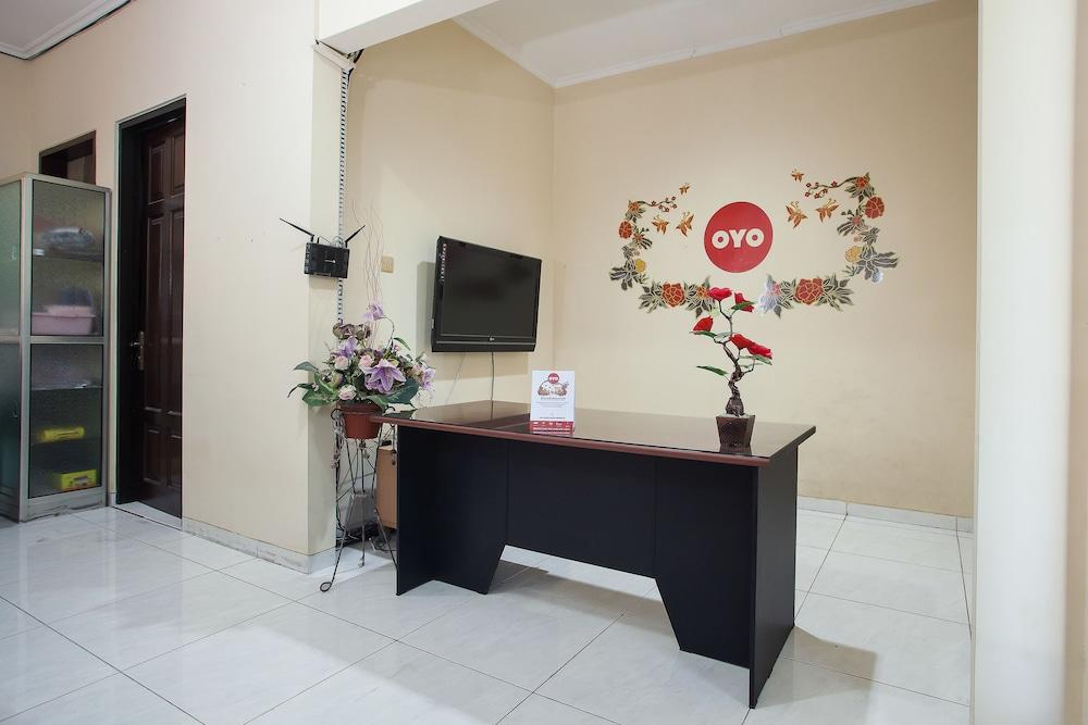 Hotel OYO 138 Graha 99 Surabaya Exterior foto