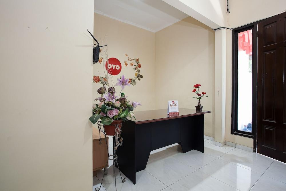 Hotel OYO 138 Graha 99 Surabaya Exterior foto